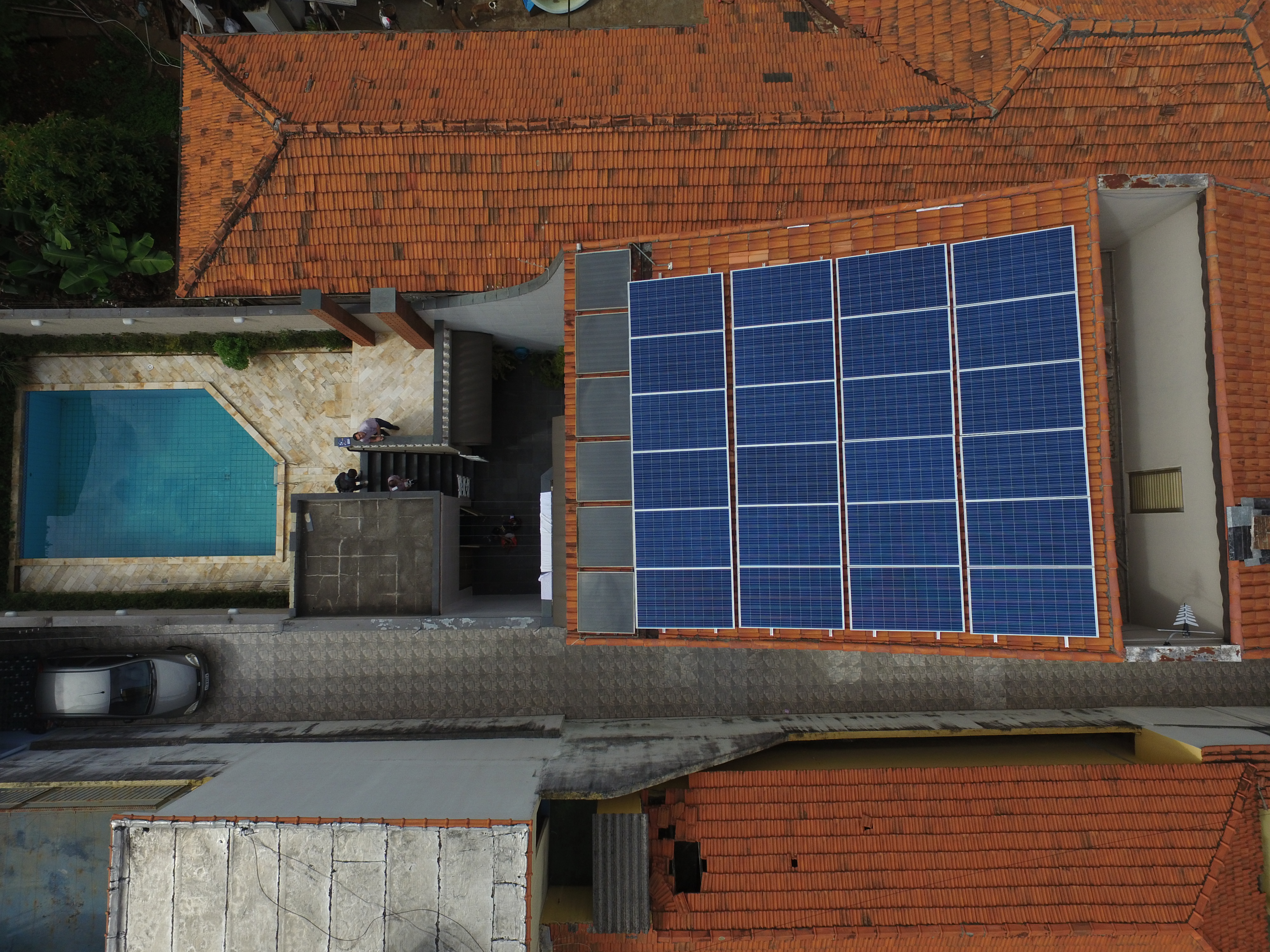 Vista aérea de sistema de energia solar instalado em São Caetano do Sul, São Paulo.